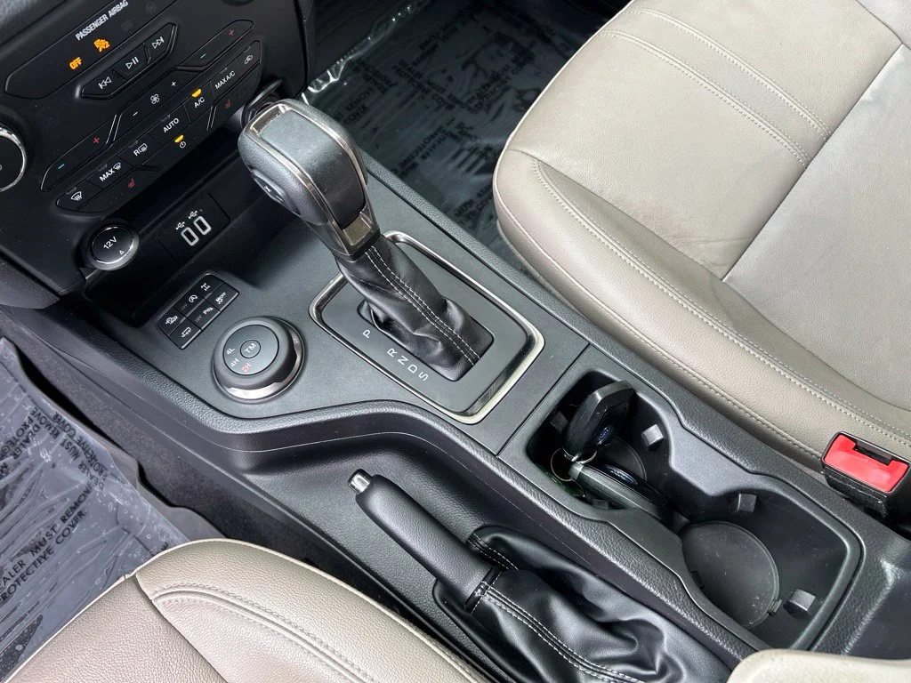Used 2019 White Ford Lariat image 22