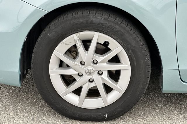 Used 2014 Beige Toyota Three image 33