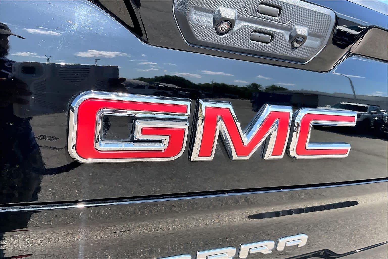 Used 2023 Onyx Black GMC AT4 image 31