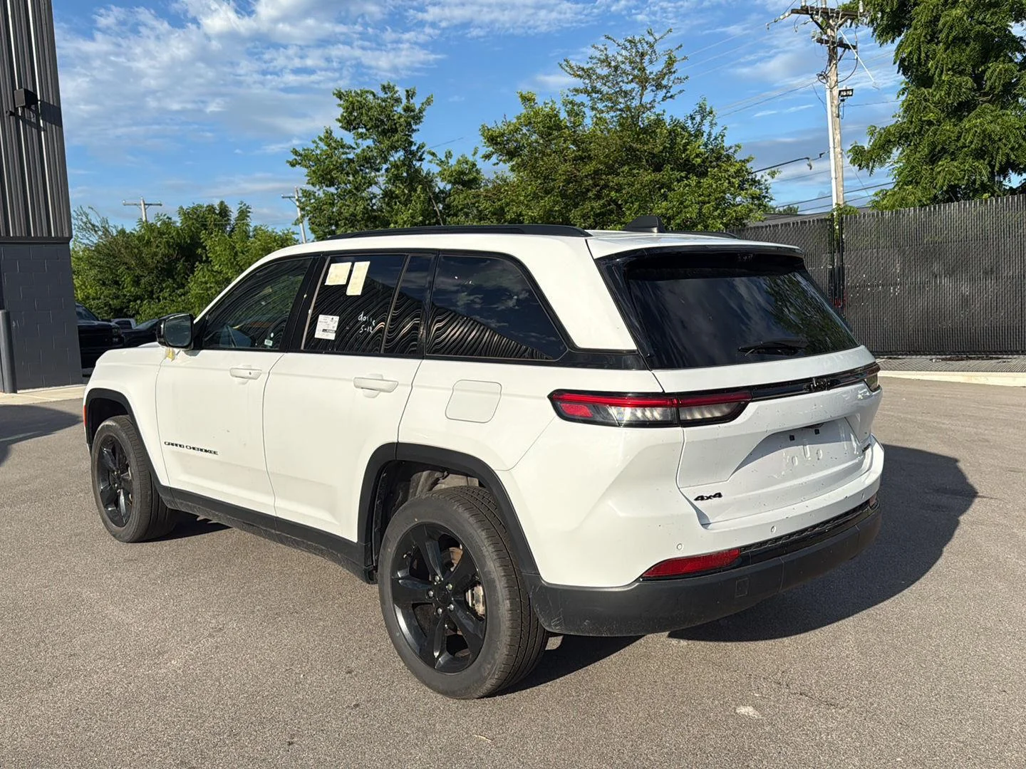 Used 2023 Bright White Jeep Limited image 5