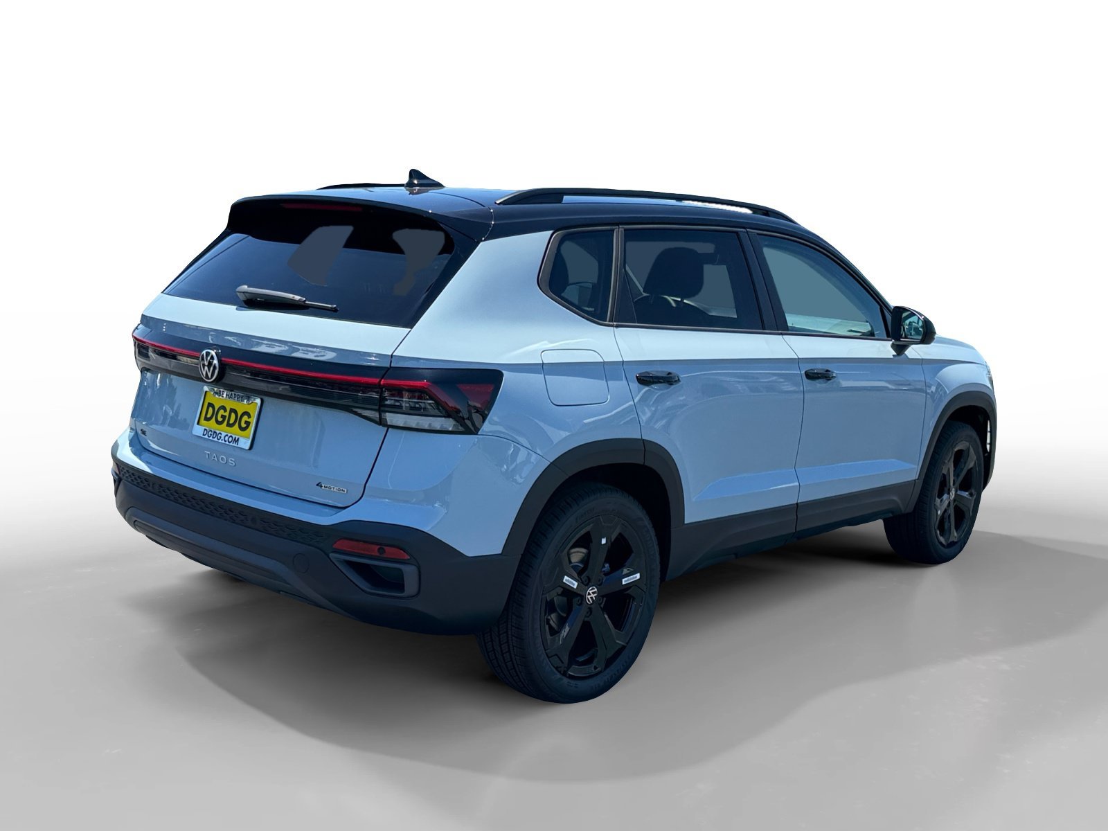 New 2026 Monument Gray W/Deep Black Roof Volkswagen SE Black image 5
