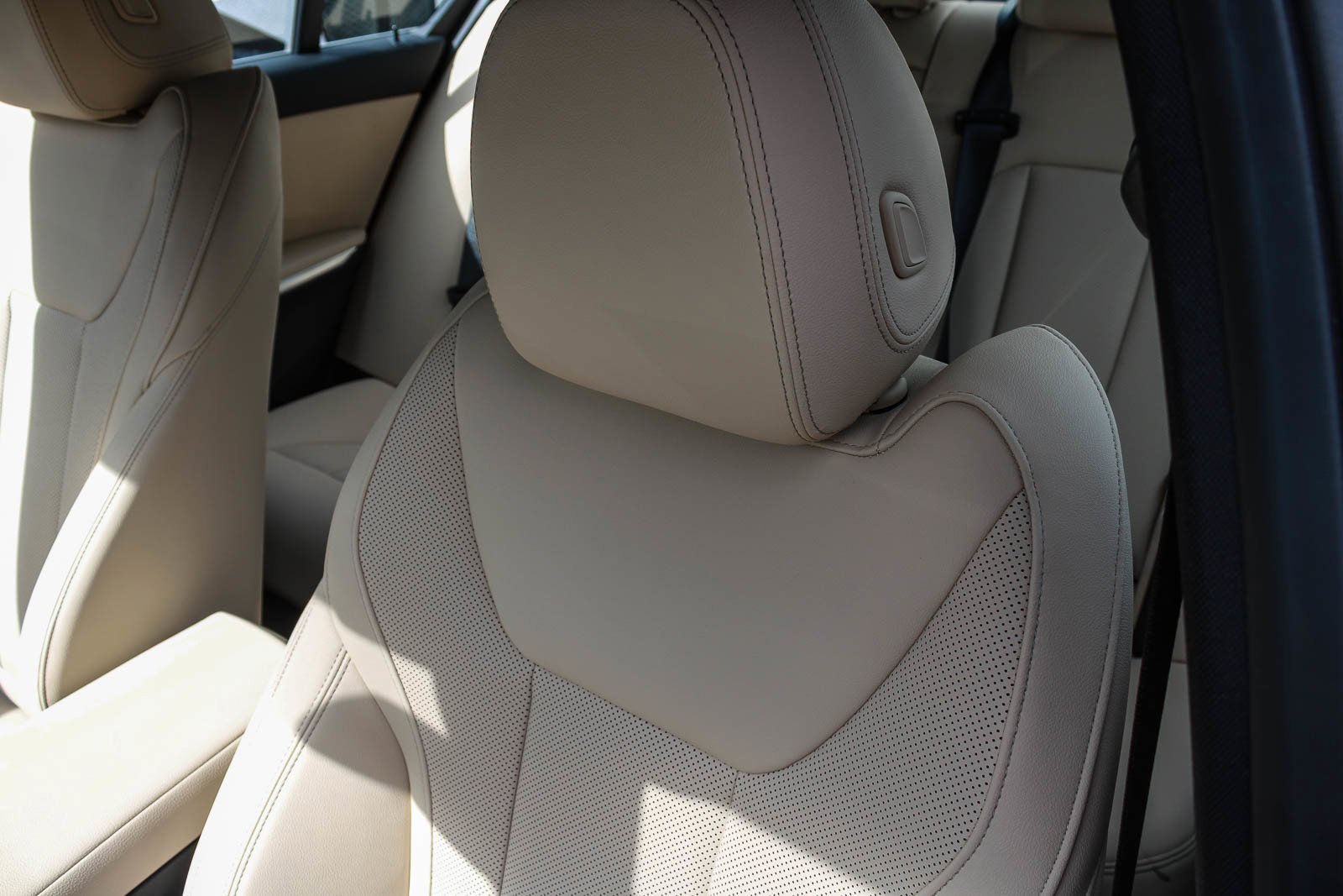 Used 2026 Alpine White BMW 330i image 26