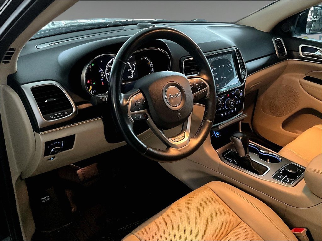 Used 2019 Diamond Black Crystal Pearlcoat Jeep Limited image 8
