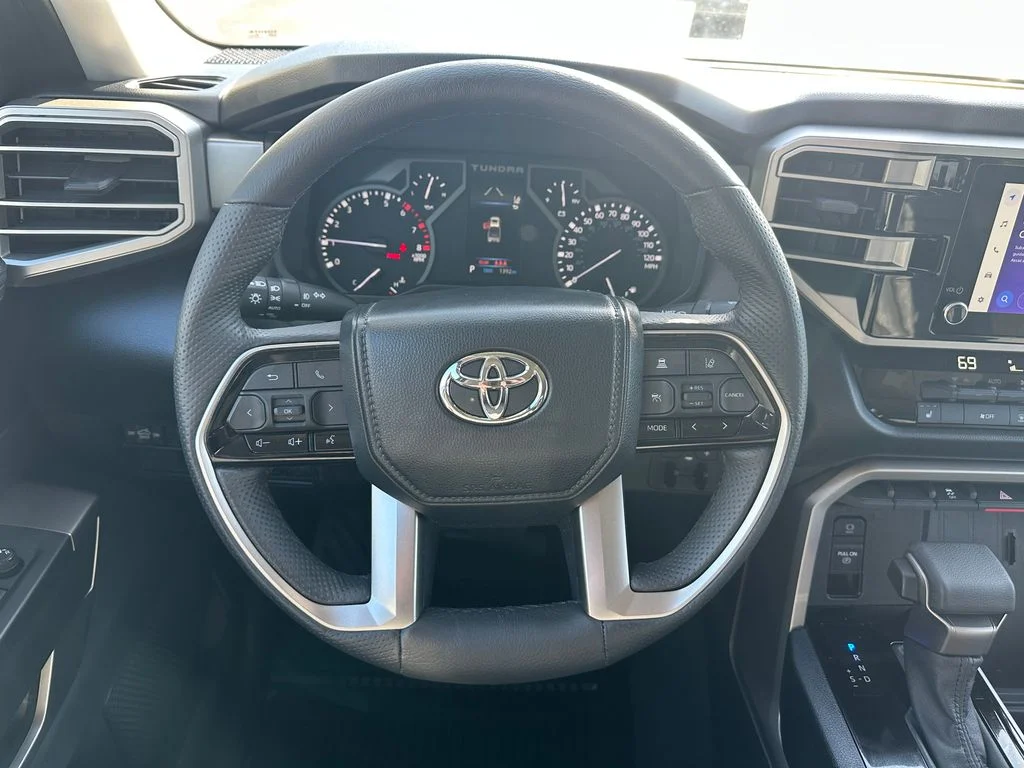 Used 2024  Toyota SR5 image 19
