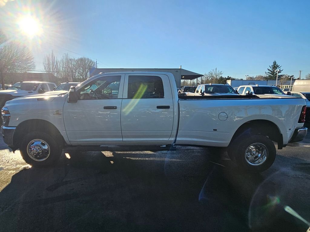 New 2026 Bright White Clear-Coat Exterior Paint RAM Tradesman image 4
