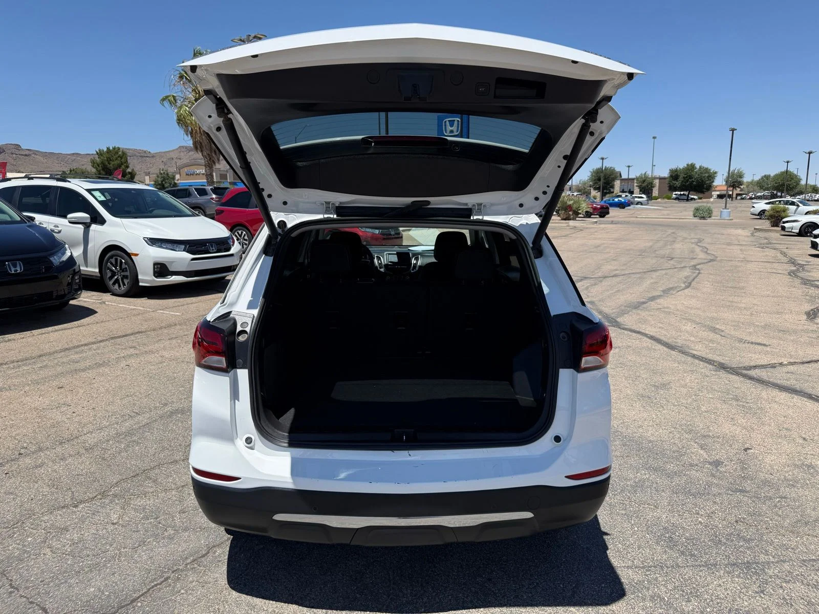 2024 Chevrolet Equinox LT - Photo 37