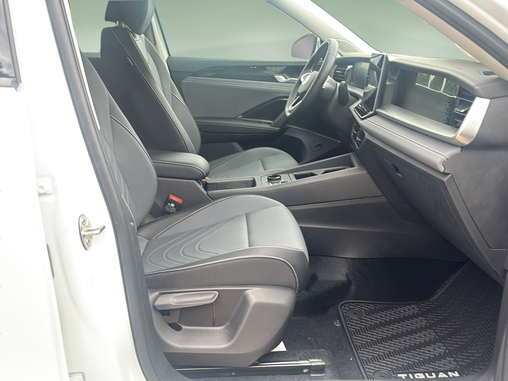 New 2026 White/off-white Volkswagen 2.0T SE image 11