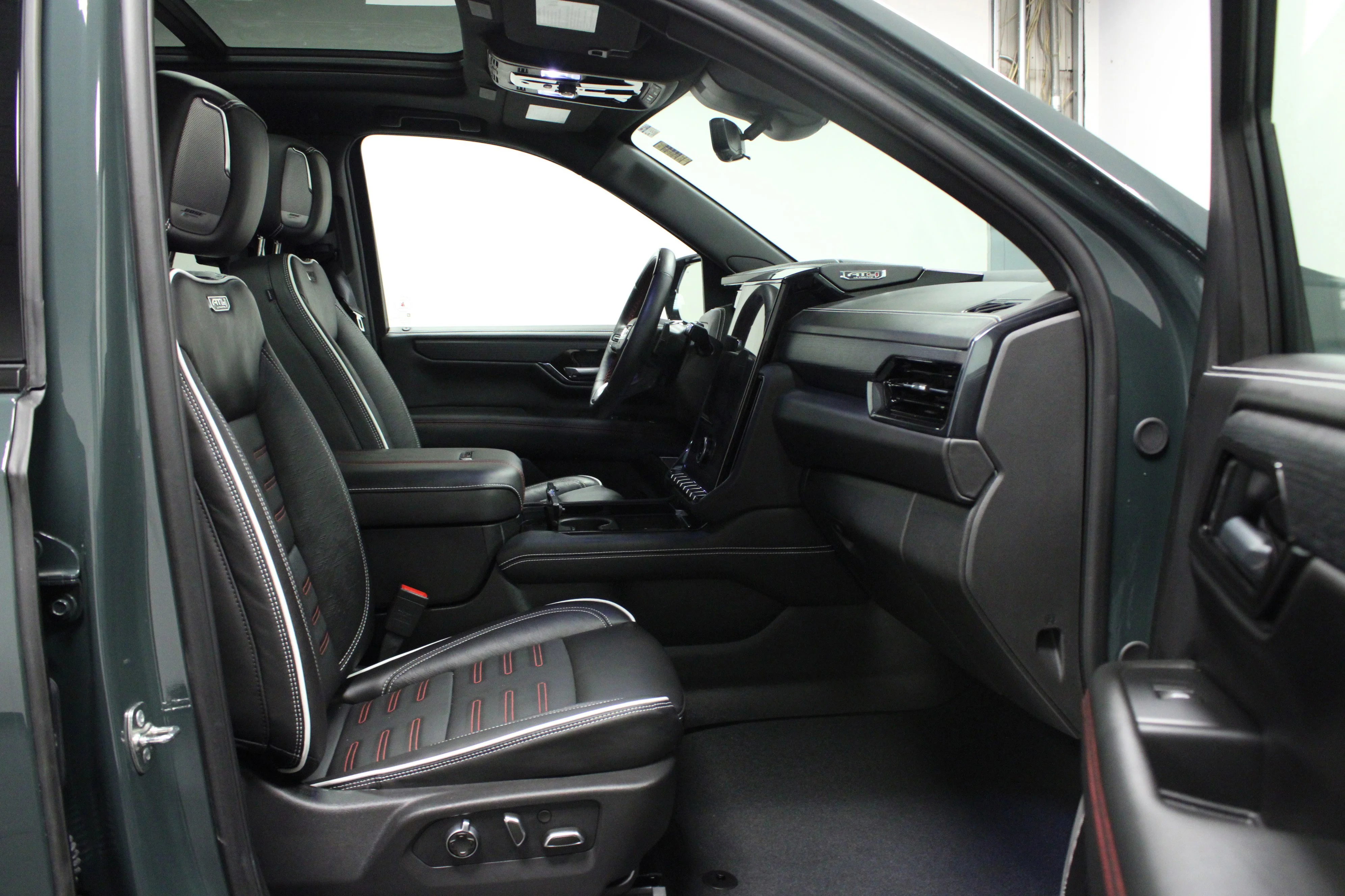 Used 2026 Midnight Pine GMC AT4 Ultimate image 18