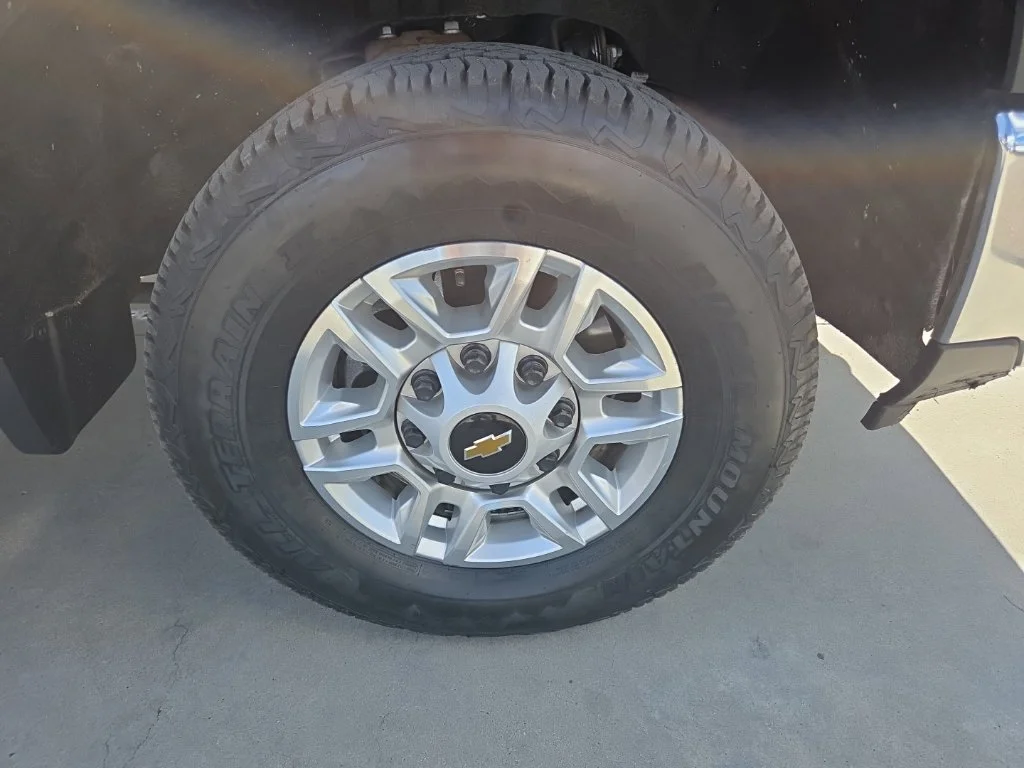 Used 2025 White Chevrolet LT image 13