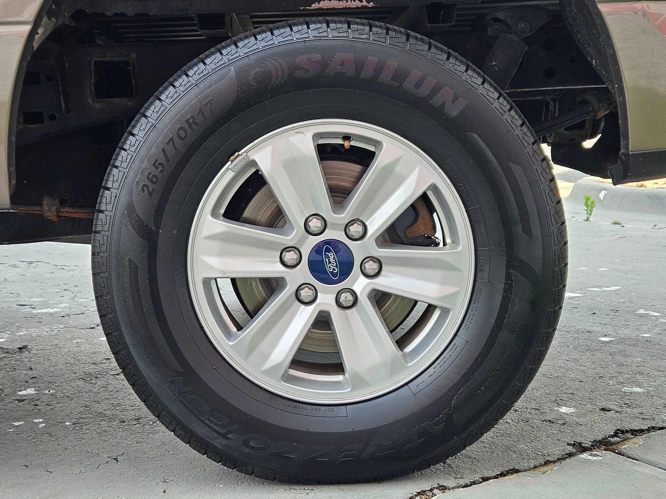 Used 2018 Stone Gray Ford XLT image 28