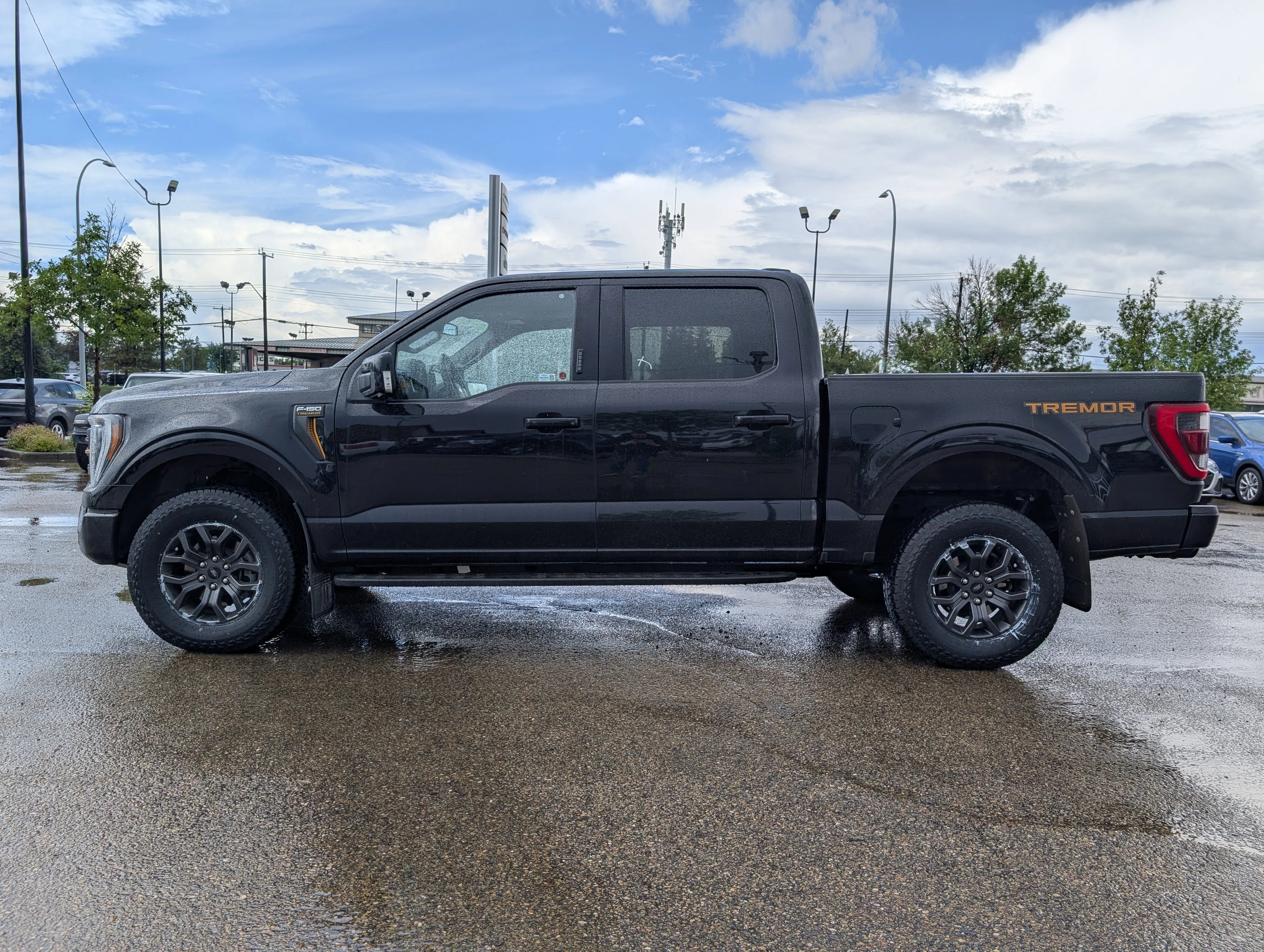 Used 2023 Agate Black Metallic Ford Tremor image 3