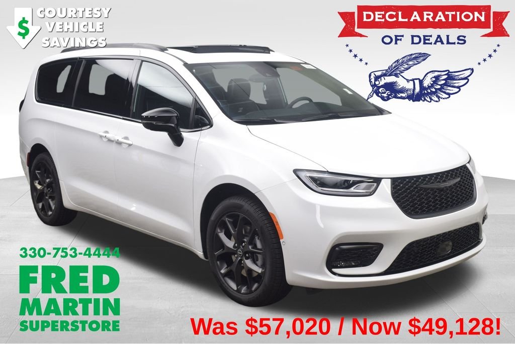 2026 Chrysler Pacifica Limited AWD's photo
