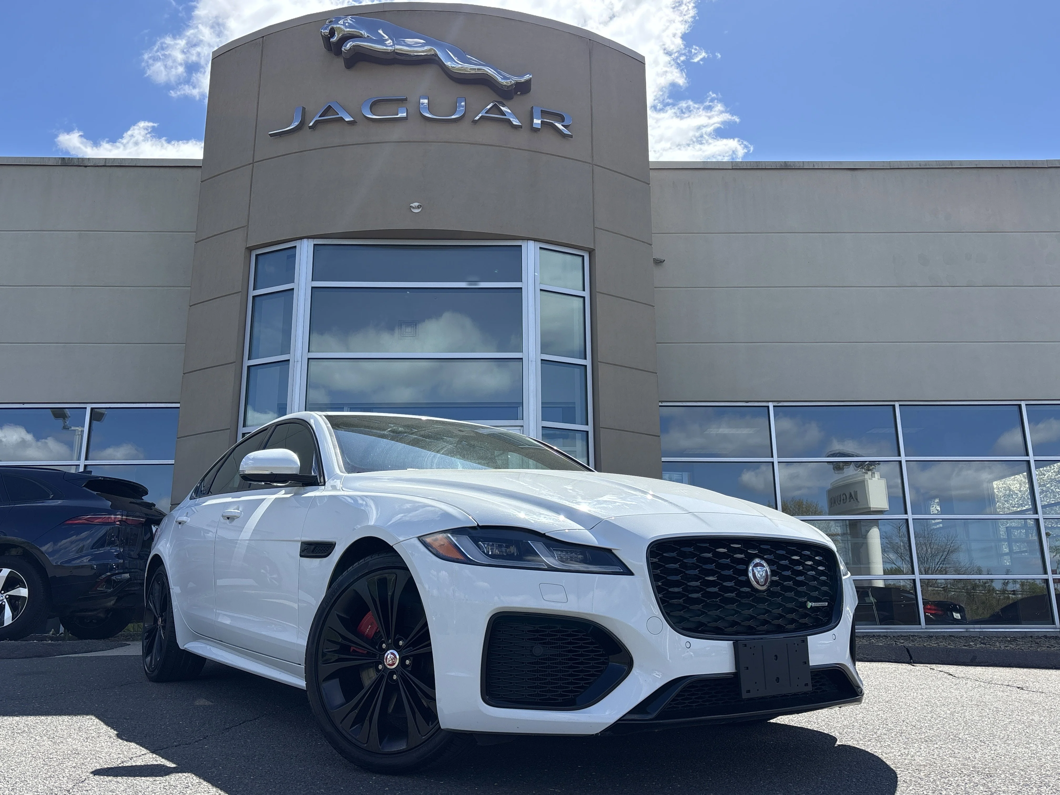 Used 2023 Fuji White Jaguar R-Dynamic SE image 1