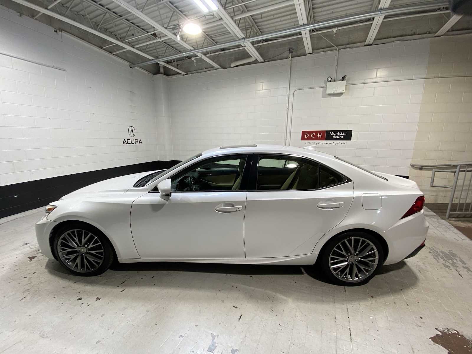 Used 2016 Eminent White Pearl Lexus  image 3