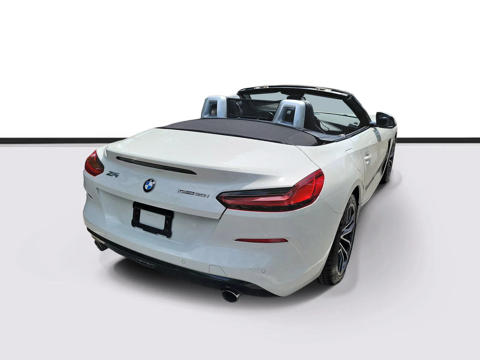 Used 2020 Alpine White BMW sDrive30i image 4