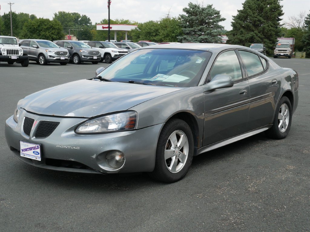 Used 2008 Shadow Gray Metallic Pontiac Base image 4