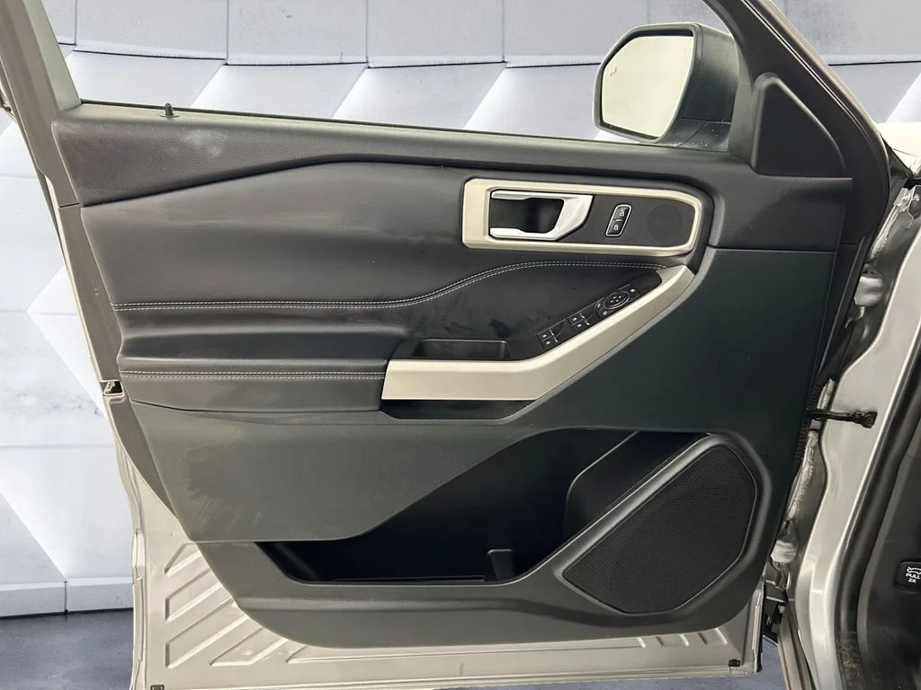 Used 2023 Silver Ford XLT image 12