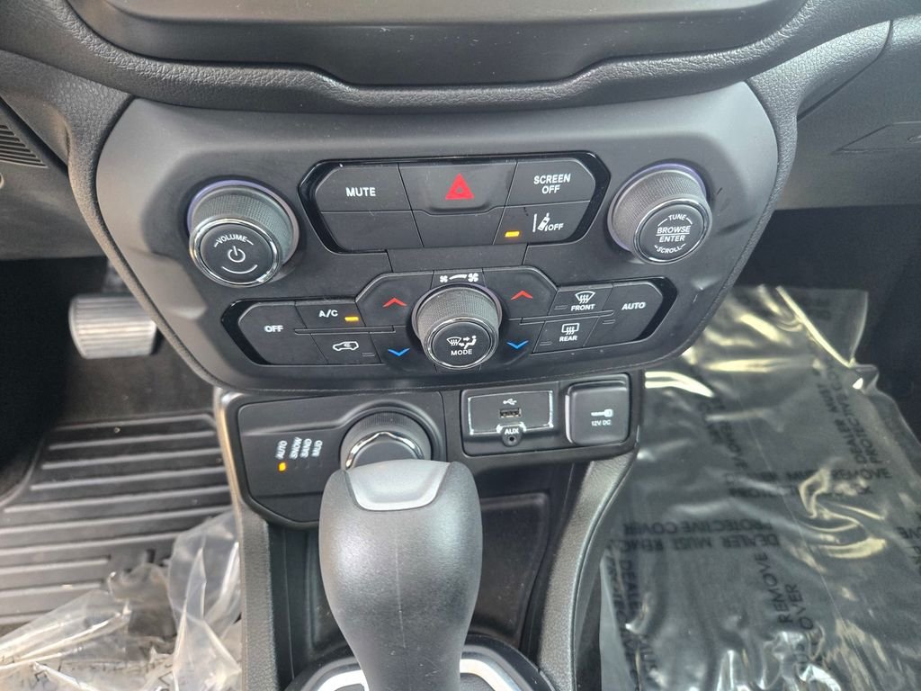 Used 2021 Gray Jeep Latitude image 16