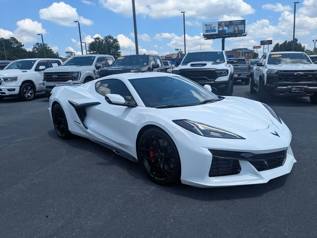 Used 2025 Arctic White Chevrolet 3LZ image 3