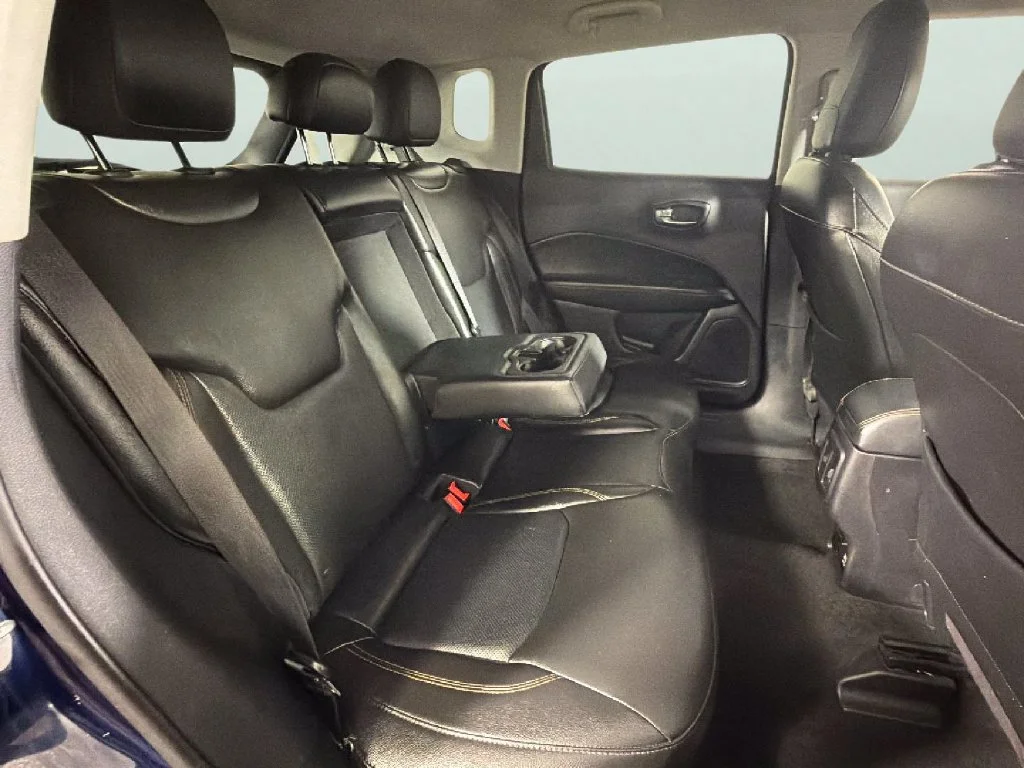 Used 2018  Jeep Limited image 29