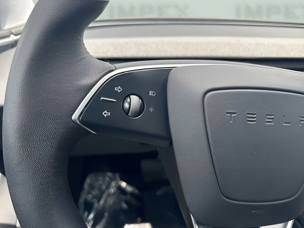 Used 2024  Tesla Long Range image 17