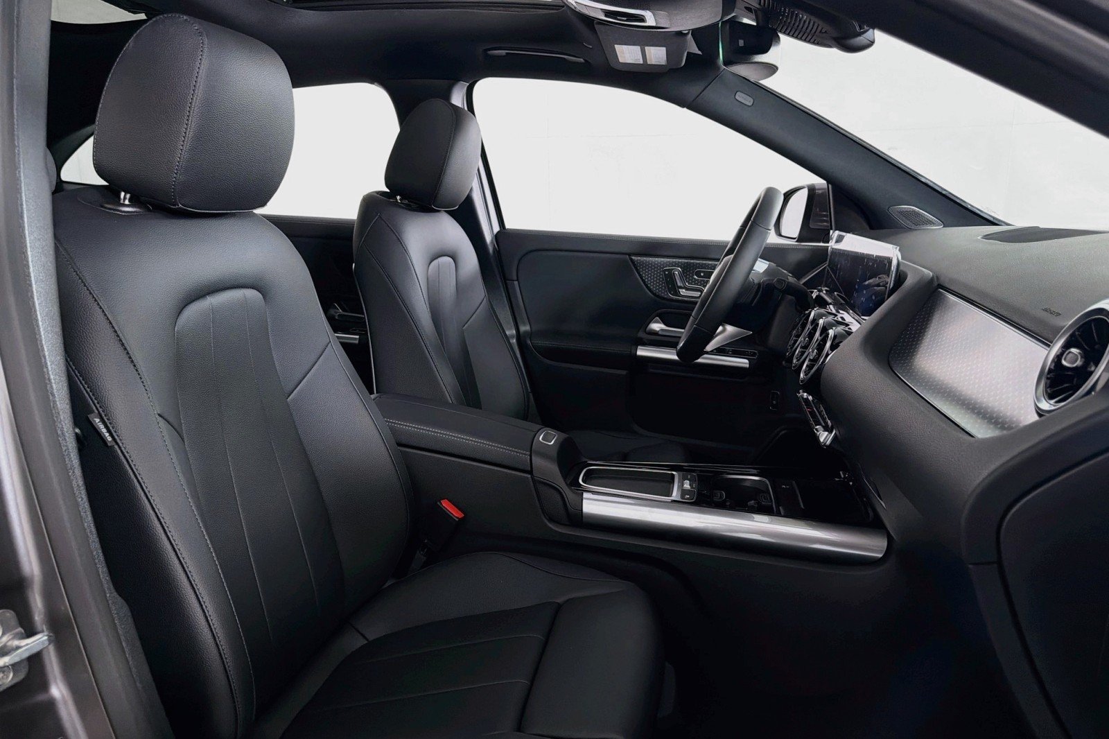 New 2026 Mountain Grey Metallic Mercedes-Benz GLA 250 SUV image 6