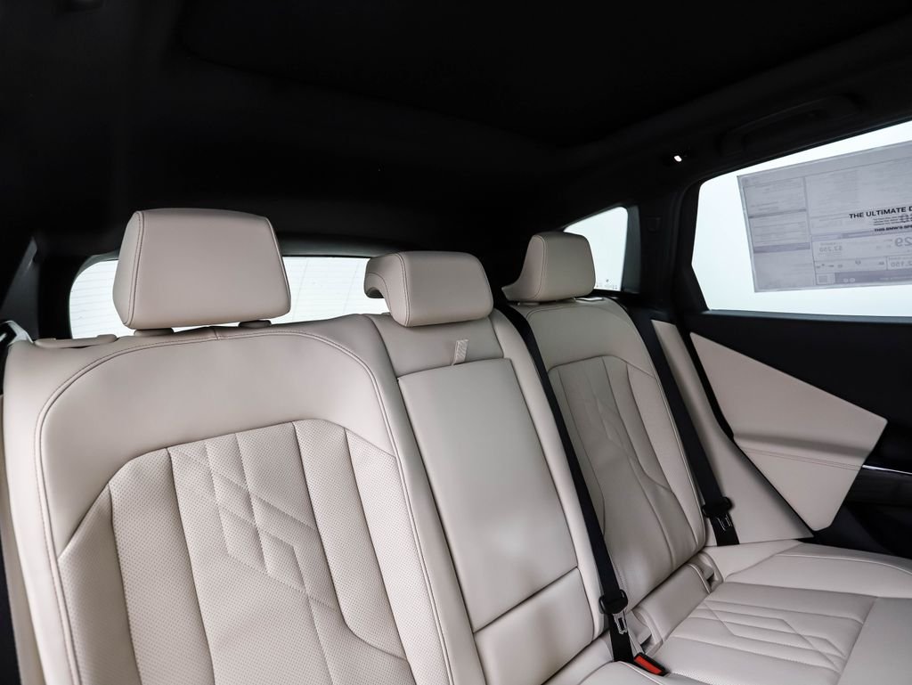 New 2026 Mineral White Metallic BMW 30 xDrive image 28