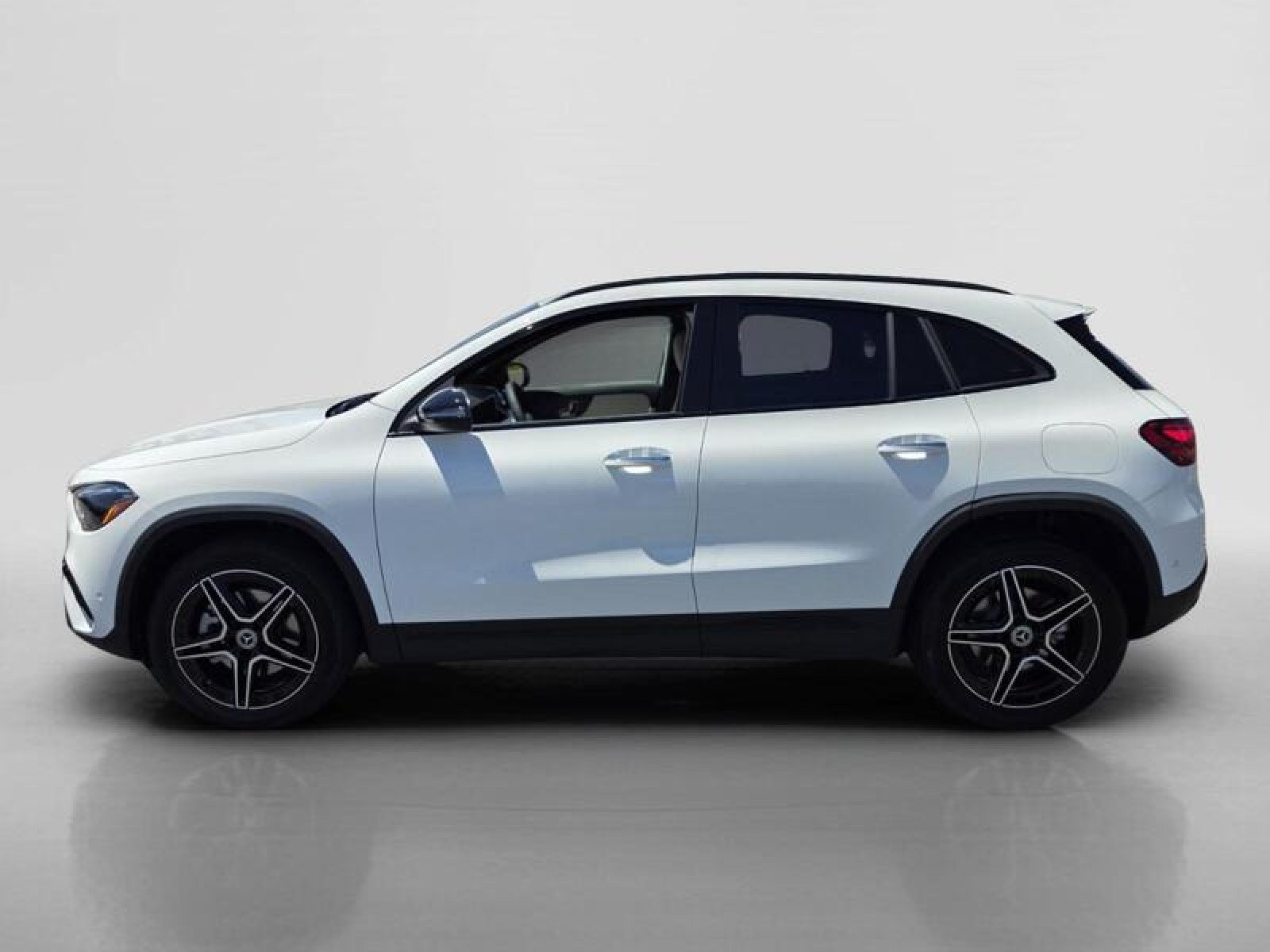 New 2026 Polar White Mercedes-Benz GLA 250 SUV image 2