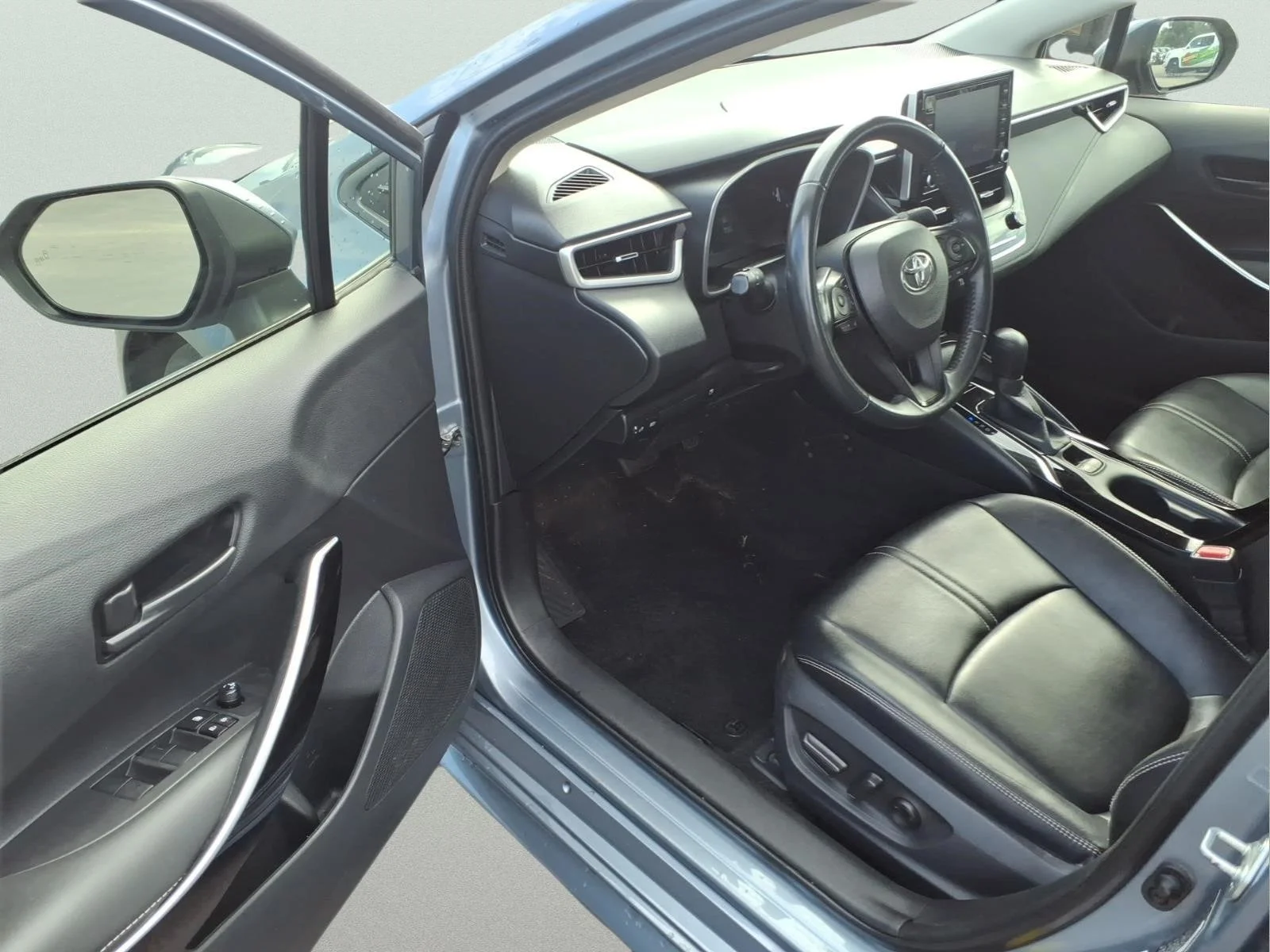 Certified Used 2022  Toyota LE image 10