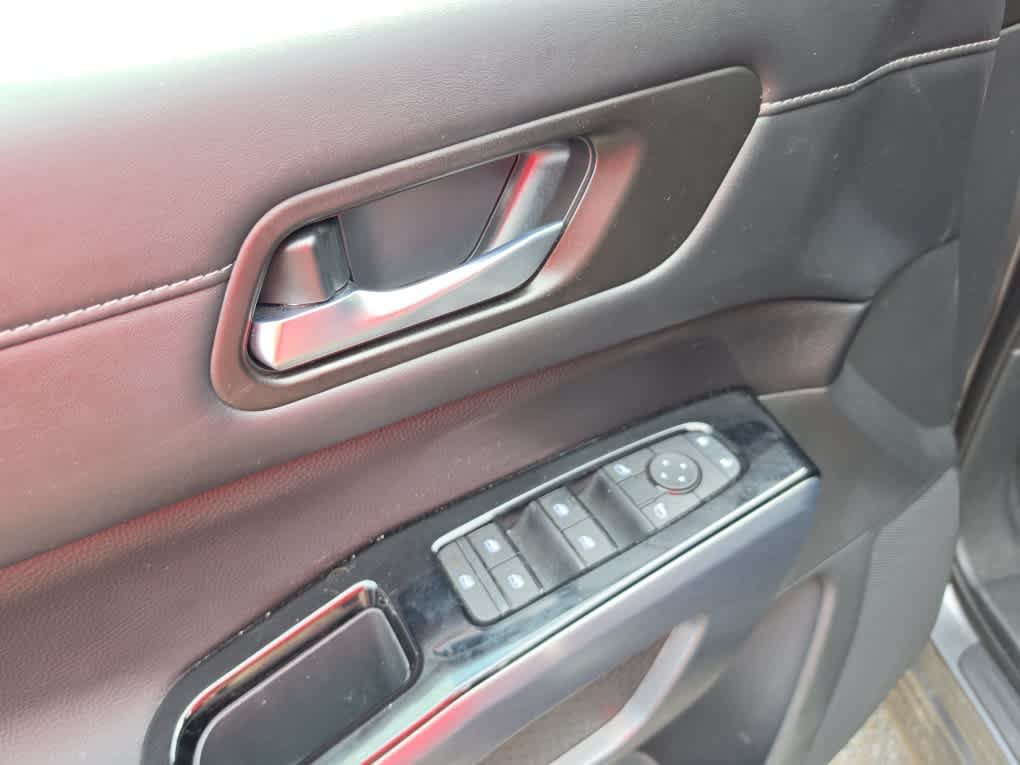 Used 2025 Gun Metallic Nissan SL image 22