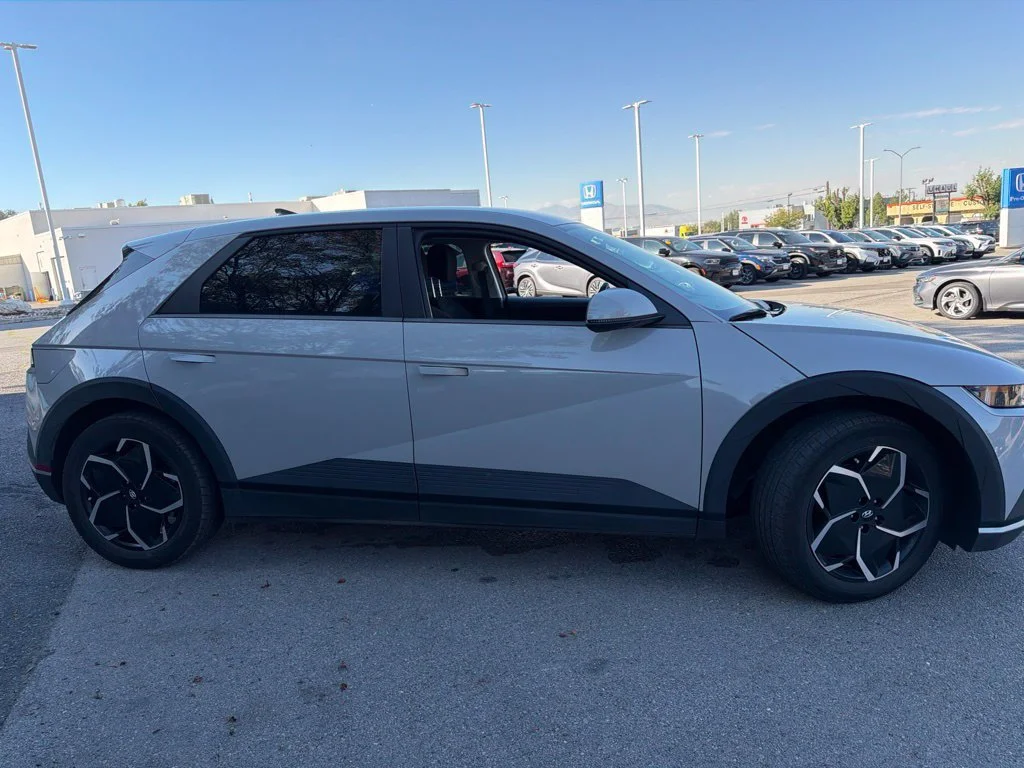 Used 2024 Cyber Gray Hyundai SEL image 4