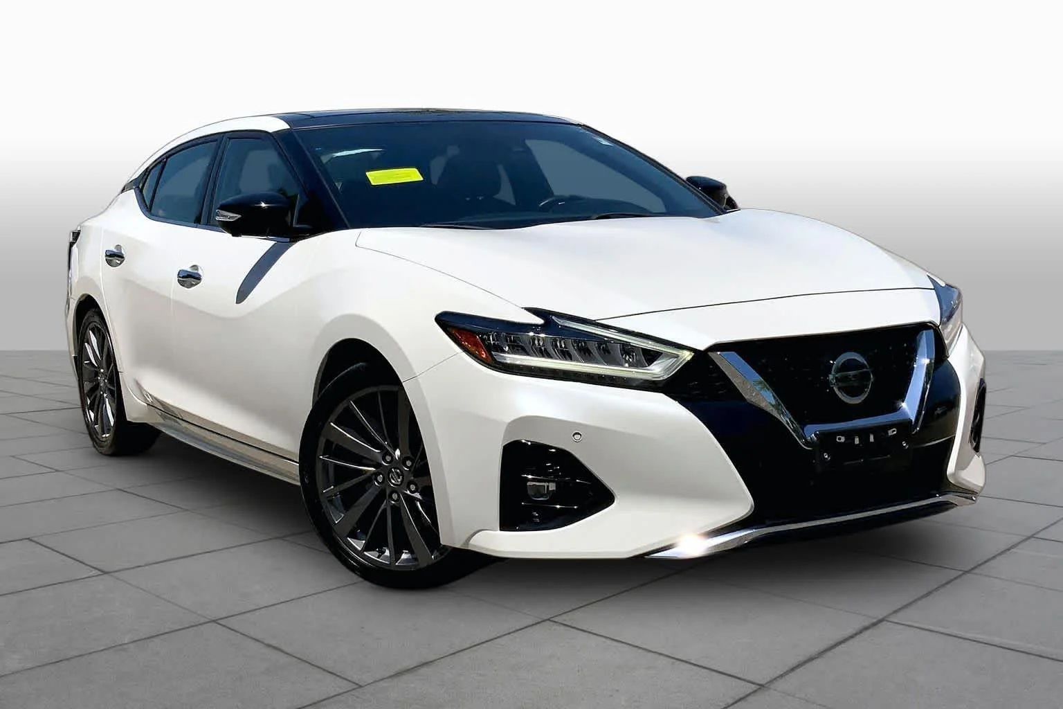 Used 2019 Pearl White Tricoat Nissan Platinum image 3