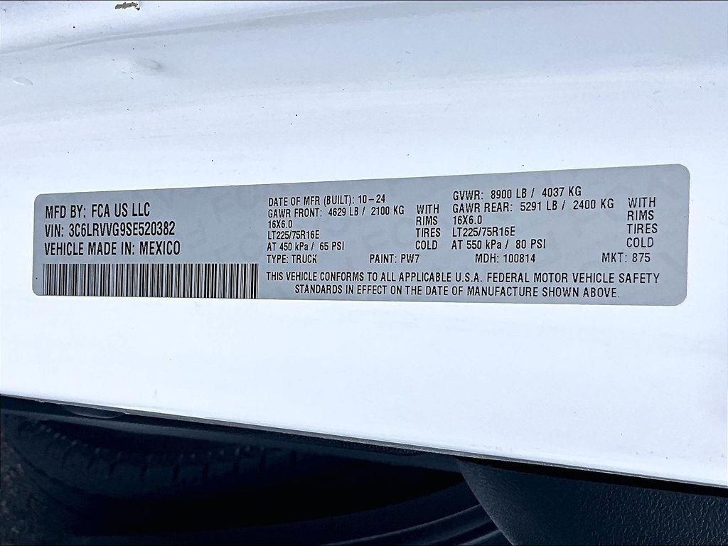 Used 2025 White Ram Base image 35