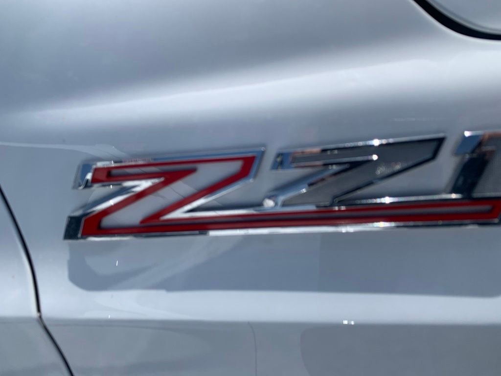 Used 2023 White Chevrolet Z71 image 5