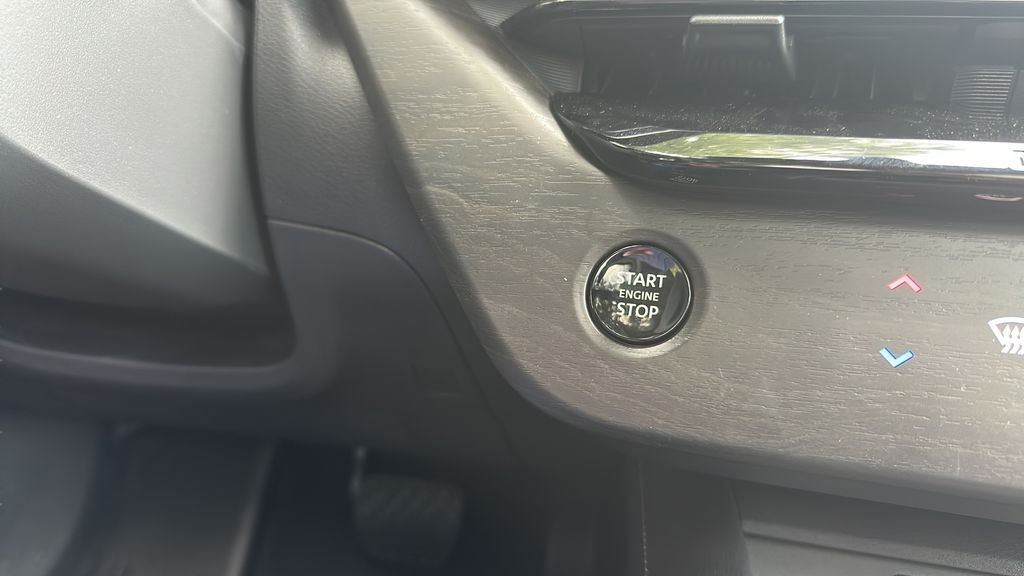 Used 2025 White Nissan SL image 27