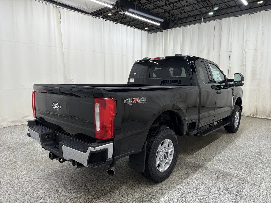 New 2027 Agate Black Metallic Ford F-250® XLT image 8