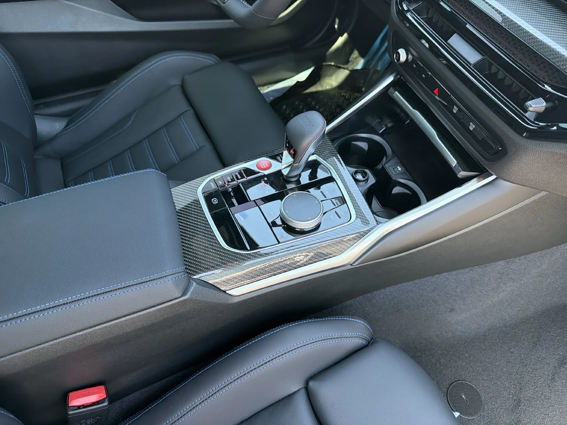 New 2027 Black Sapphire Metallic BMW Base image 19