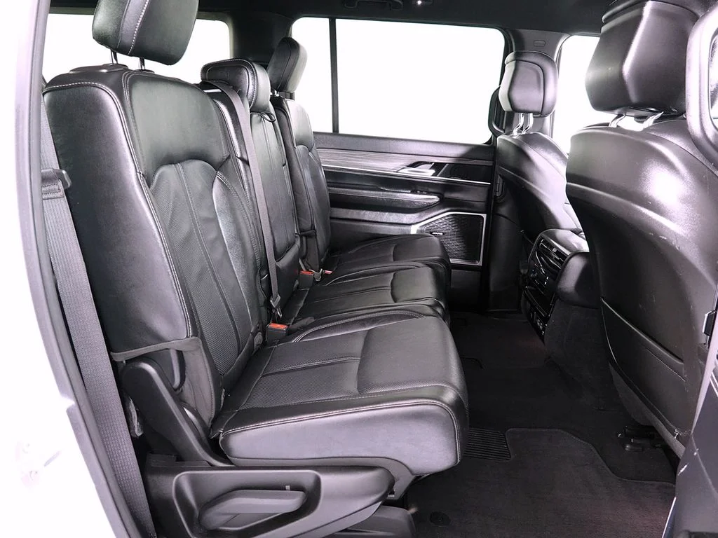 Used 2023 White Jeep Series II image 19