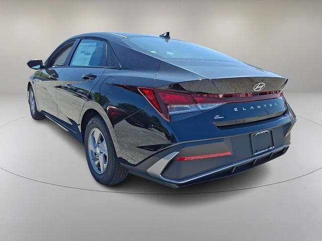New 2026 Black Hyundai SE image 5