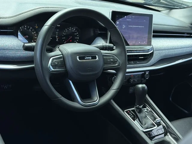 Used 2024 Silver Jeep Latitude image 18