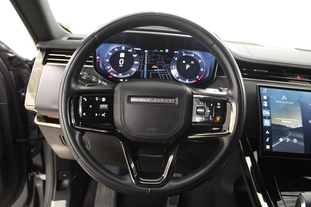 Used 2024  Land Rover Dynamic SE image 22