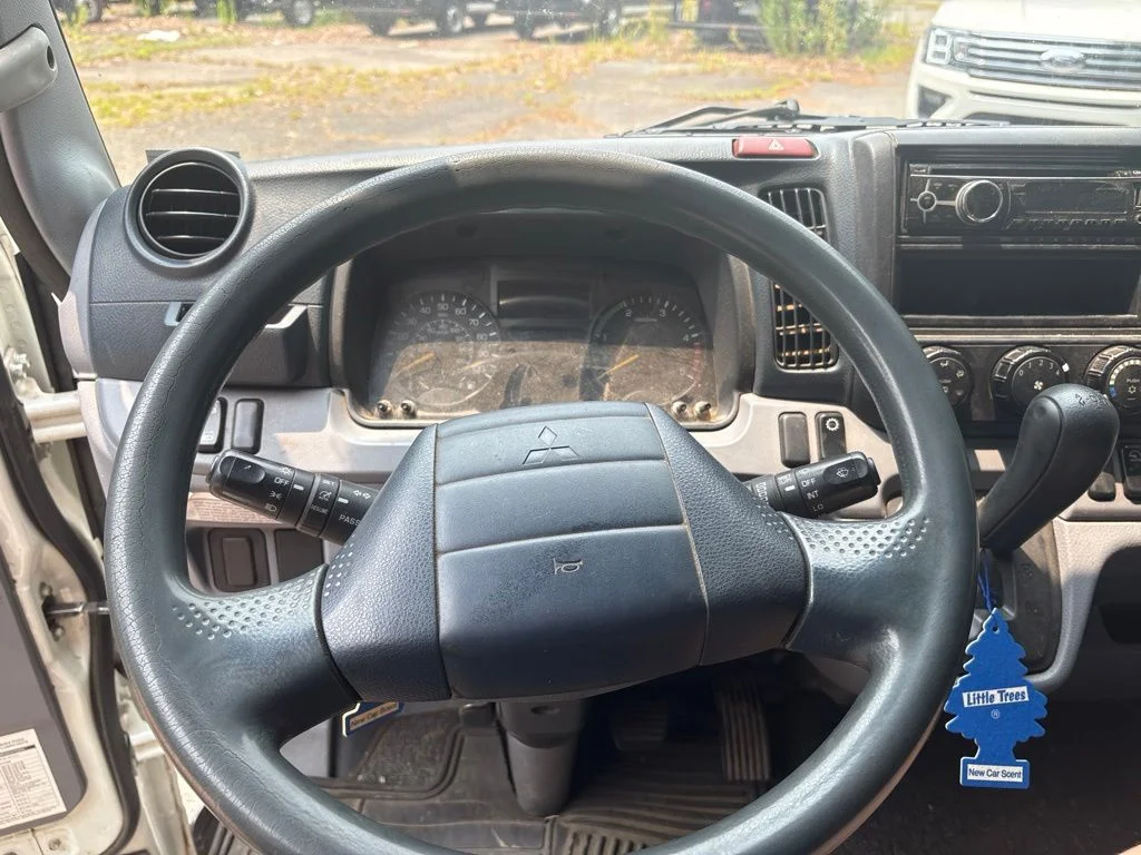 Used 2015  Mitsubishi FUSO image 9