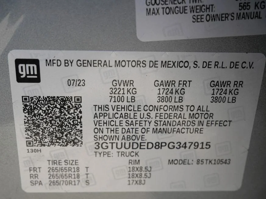 Used 2023 Sterling Metallic GMC SLT image 27
