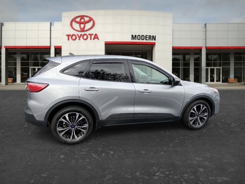Used 2022 Silver Metallic Ford SE image 18