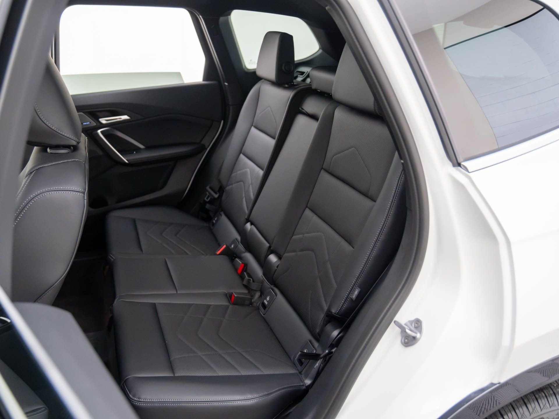 New 2026 Alpine White BMW xDrive28i image 17