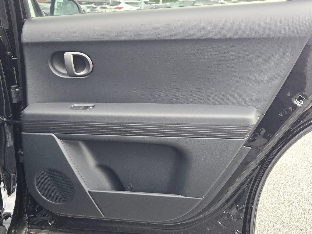 New 2027 Abyss Black Hyundai SE image 10