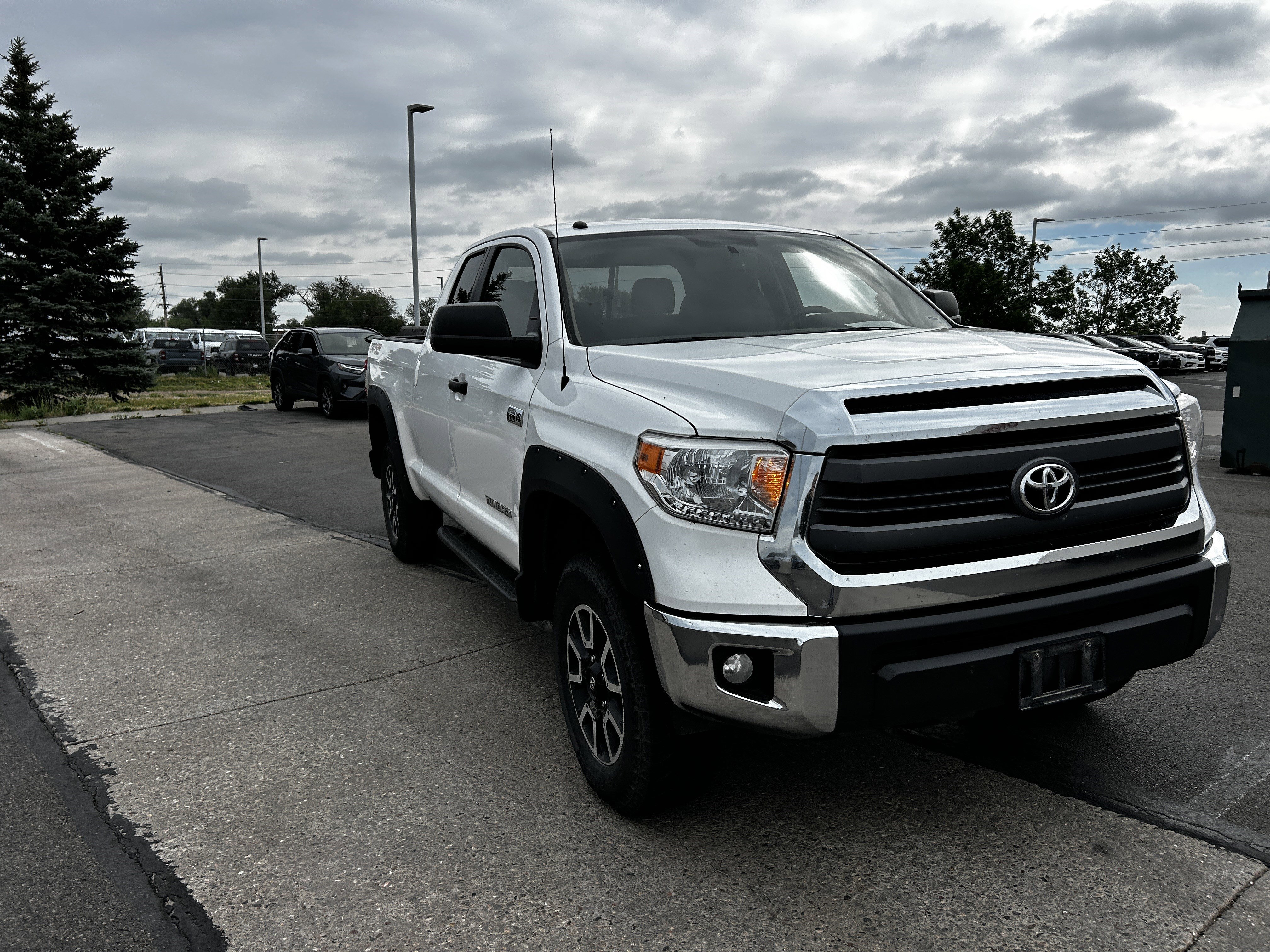 Used 2015 Super White Toyota SR5 image 7