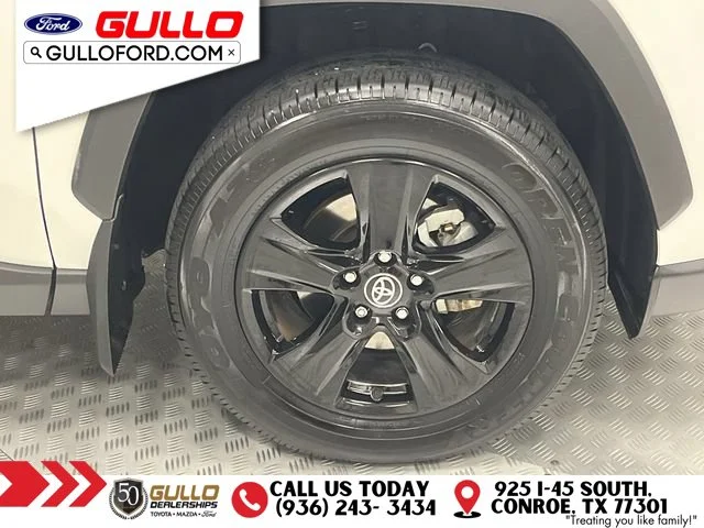 Used 2025 Ice Toyota XLE image 31