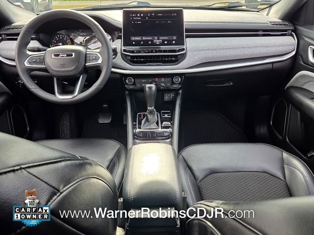 Used 2023 White Jeep Latitude image 9
