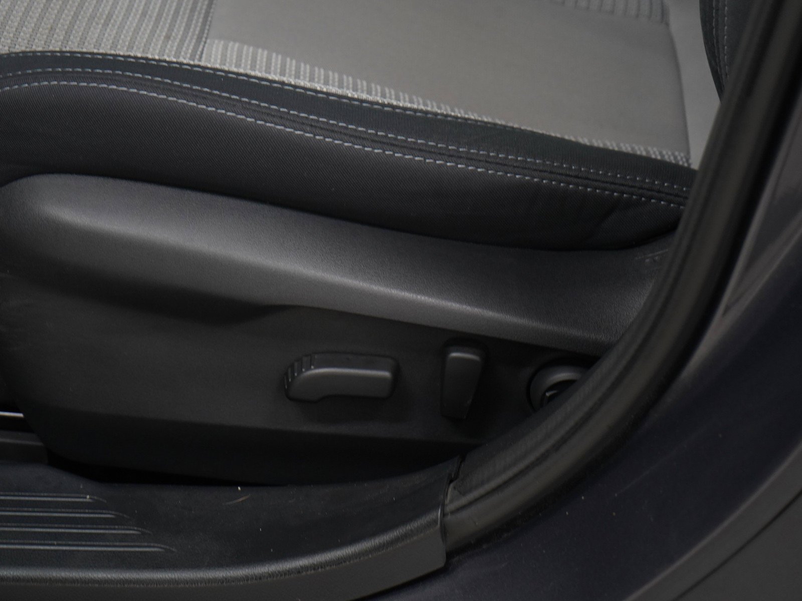 Used 2024 Magnetite Gray Metallic Subaru Premium image 21